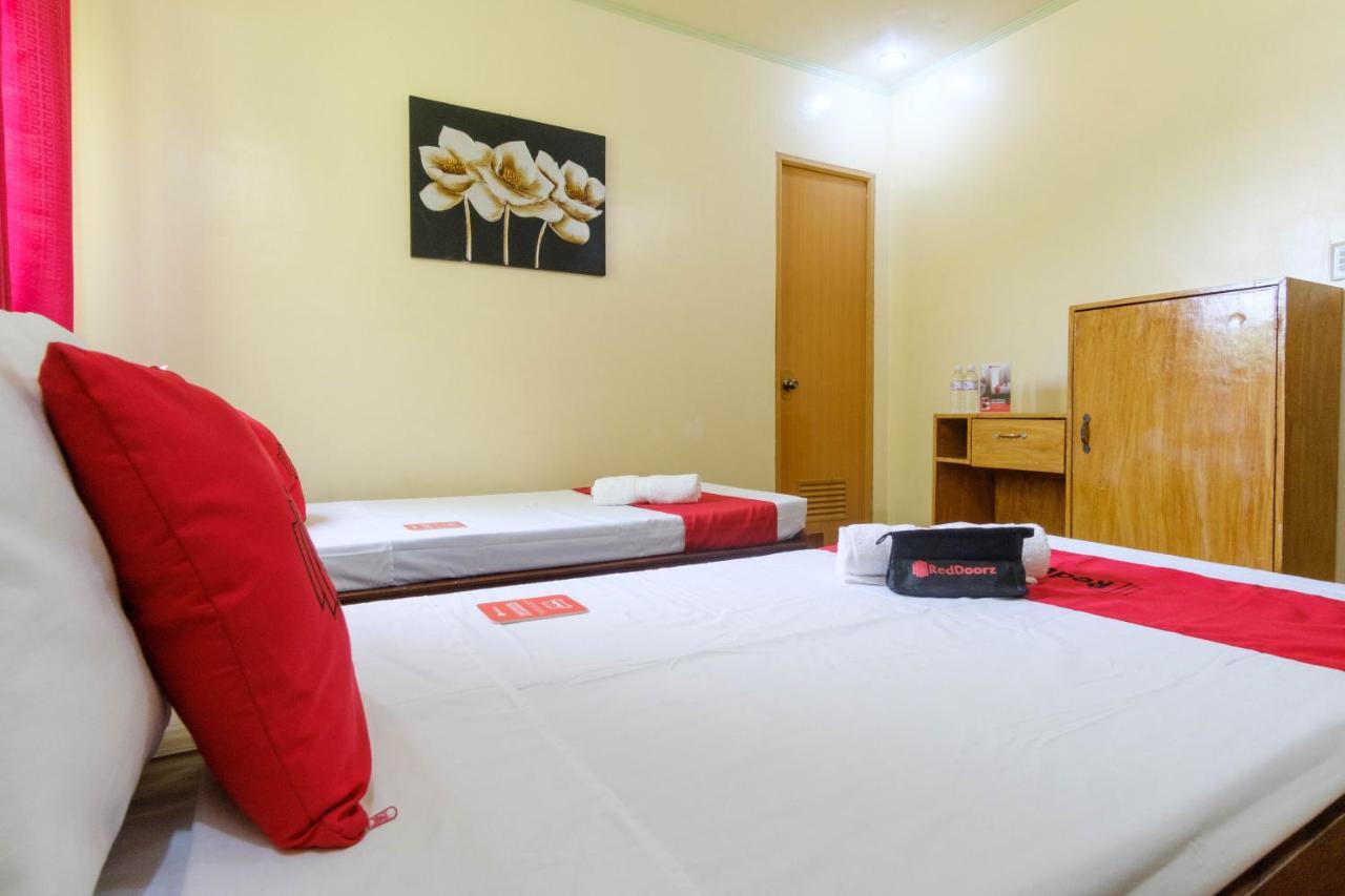 Reddoorz @ Poblacion 6 Coron Bagian luar foto