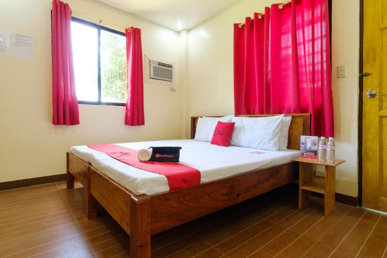 Reddoorz @ Poblacion 6 Coron Bagian luar foto