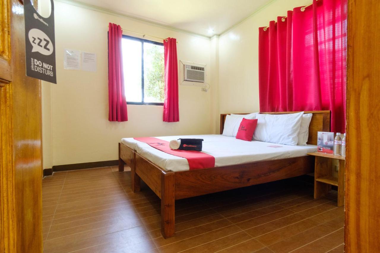 Reddoorz @ Poblacion 6 Coron Bagian luar foto