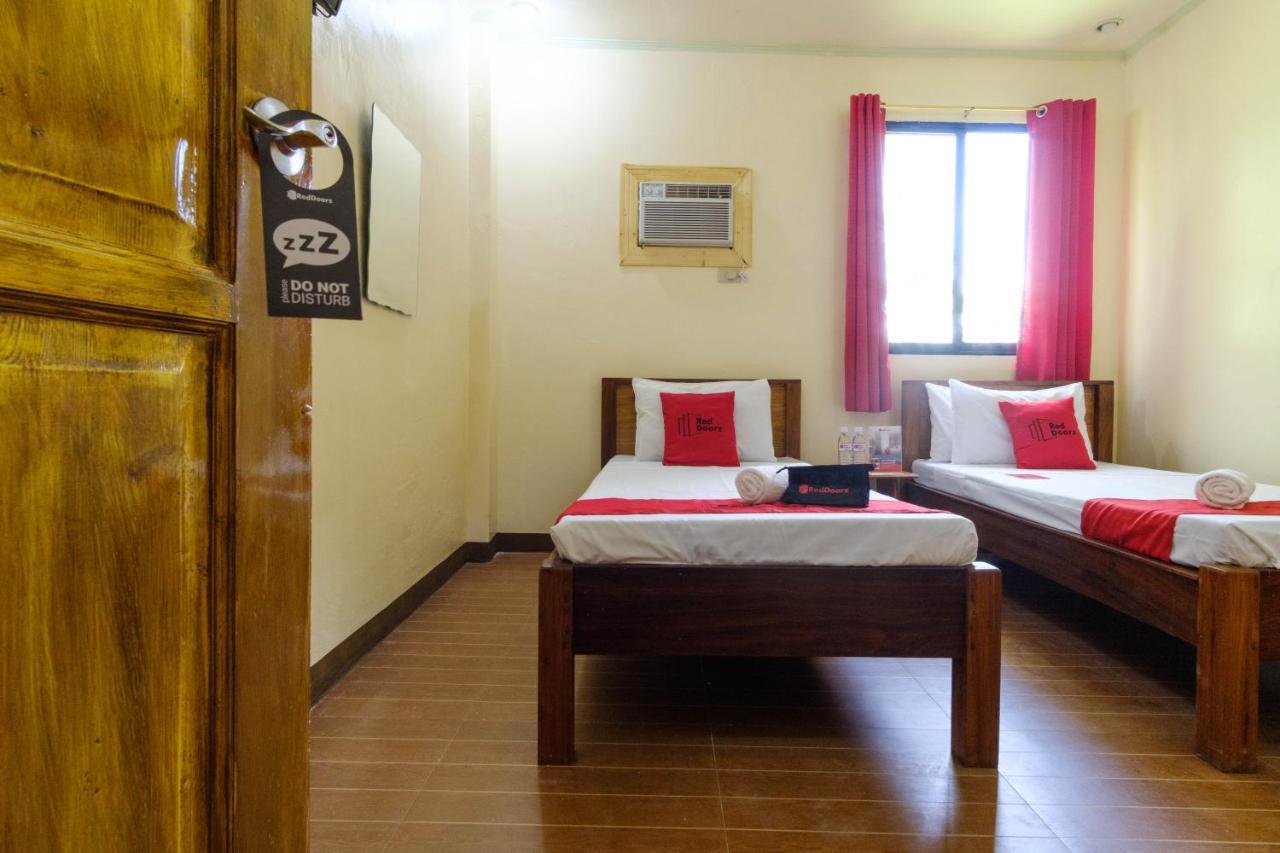 Reddoorz @ Poblacion 6 Coron Bagian luar foto