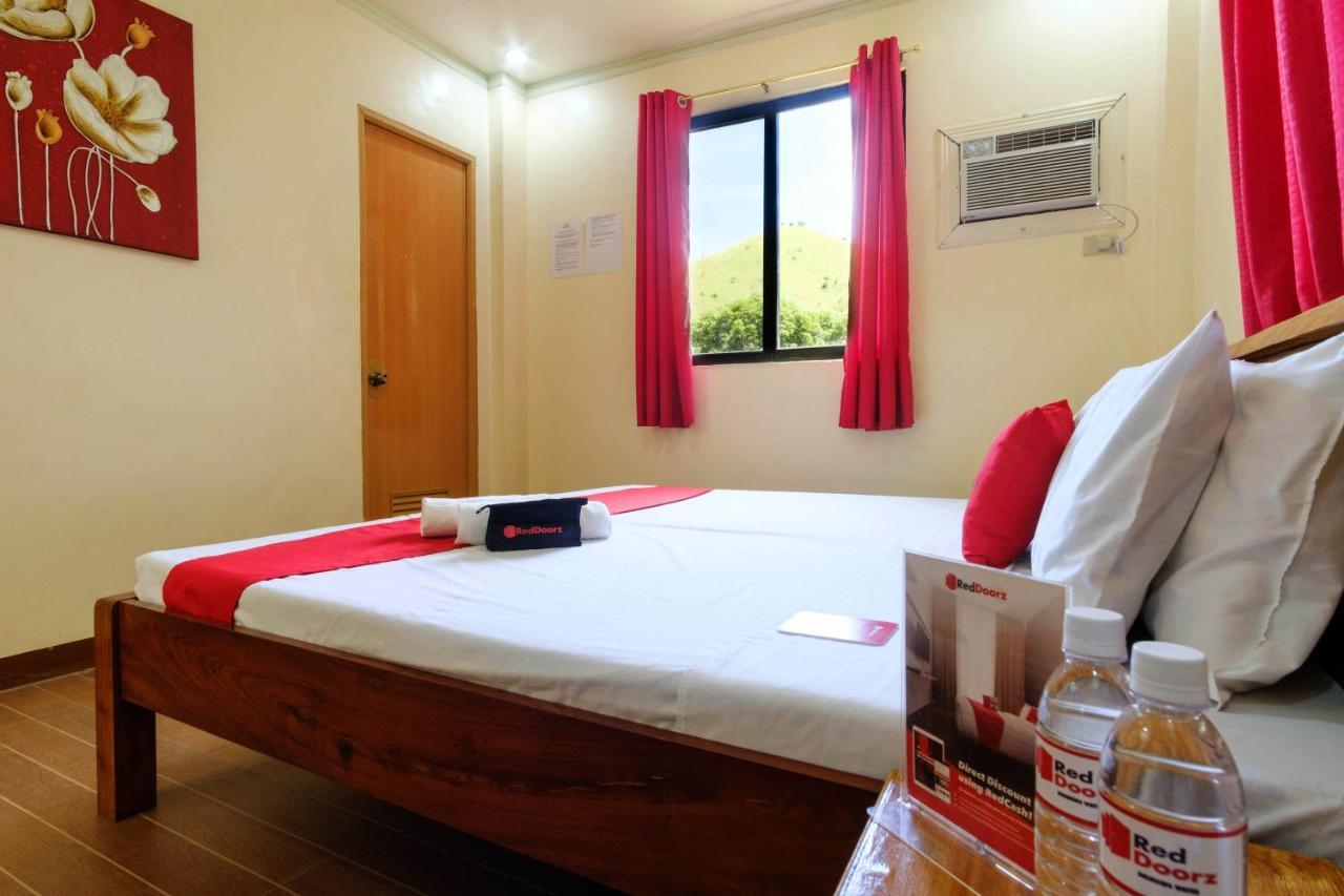 Reddoorz @ Poblacion 6 Coron Bagian luar foto